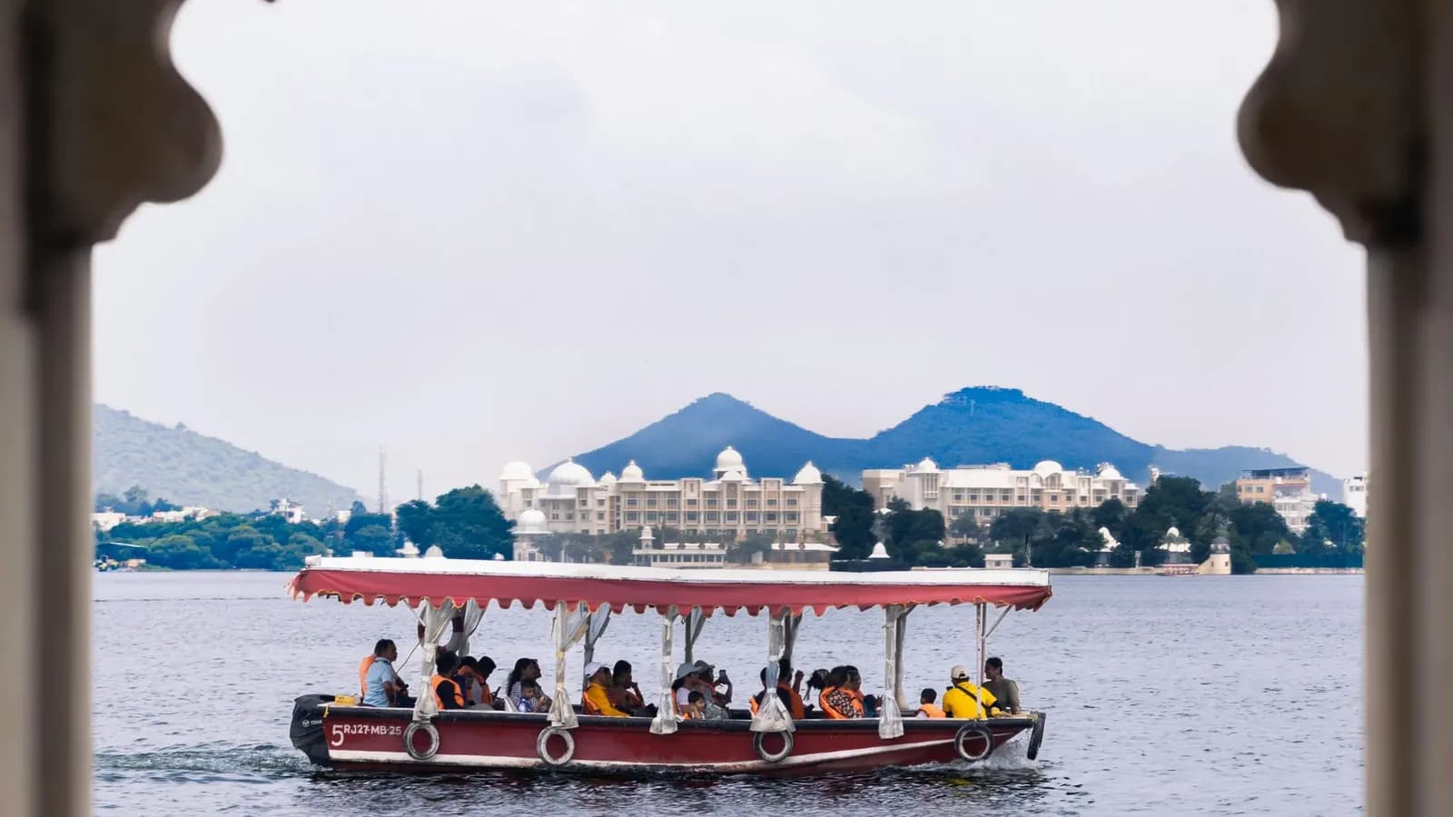 Boating in Udaipur: Pichola and Fateh Sagar Rides, Jetties and Tips